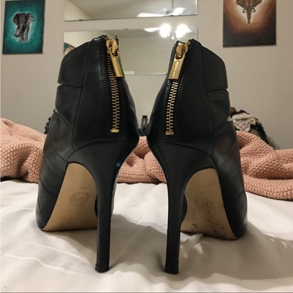 Michael Kors closed toed Mavis heel - Picture 3 of 3